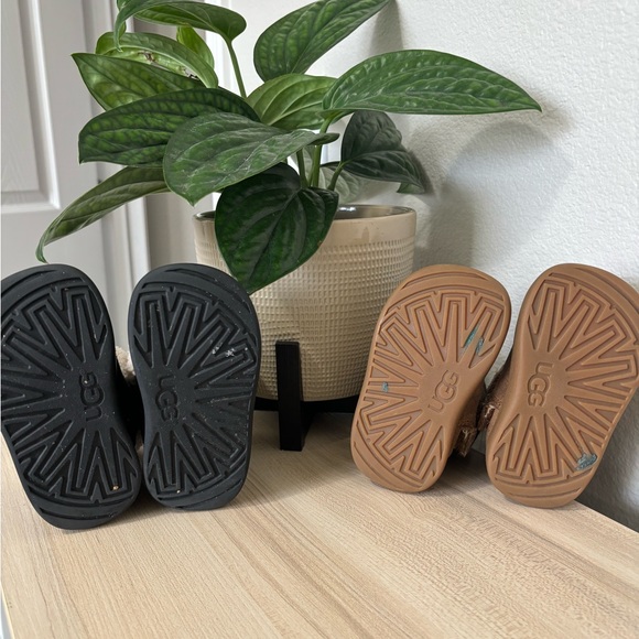 Two pairs of toddler Ugg boots - Picture 2 of 9